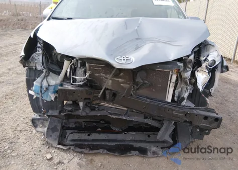 2015 Toyota Sienna Le 8 Passenger z USA, uszkodzony, nr VIN 5TDKK3DC7FS590227